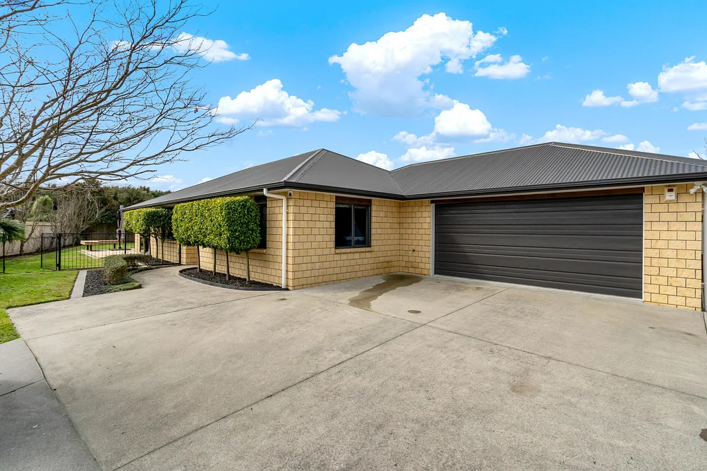 Cambridge 4房  Peace, privacy & reserve-side living