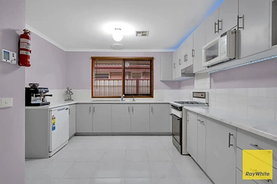 Kusina - 13 Thornbill Drive, Werribee, VIC 3030