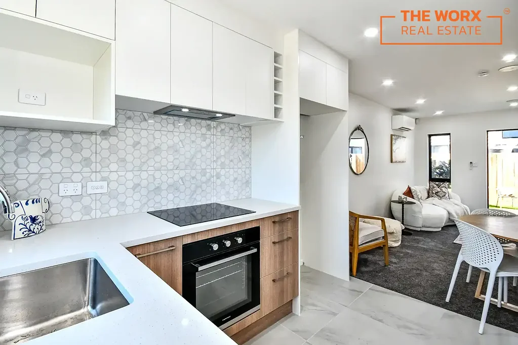 Manurewa 2 Bedroom Modern Living -5 Mins From Manurewa Train Station