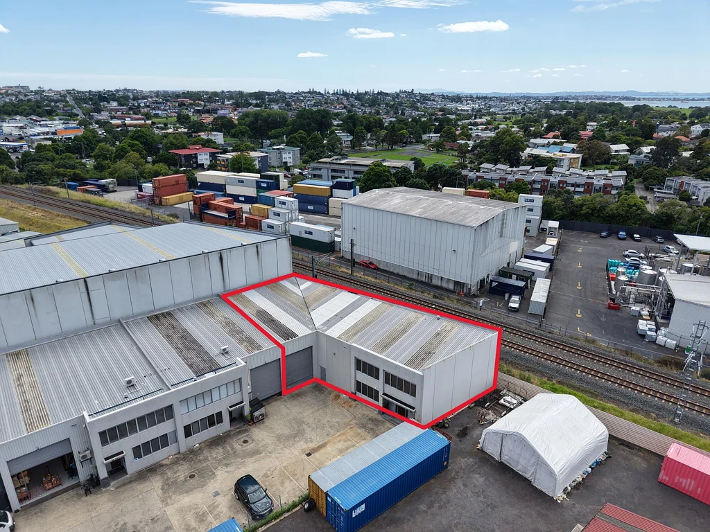 Saint Johns Fully refurbished and ready for a new tenant