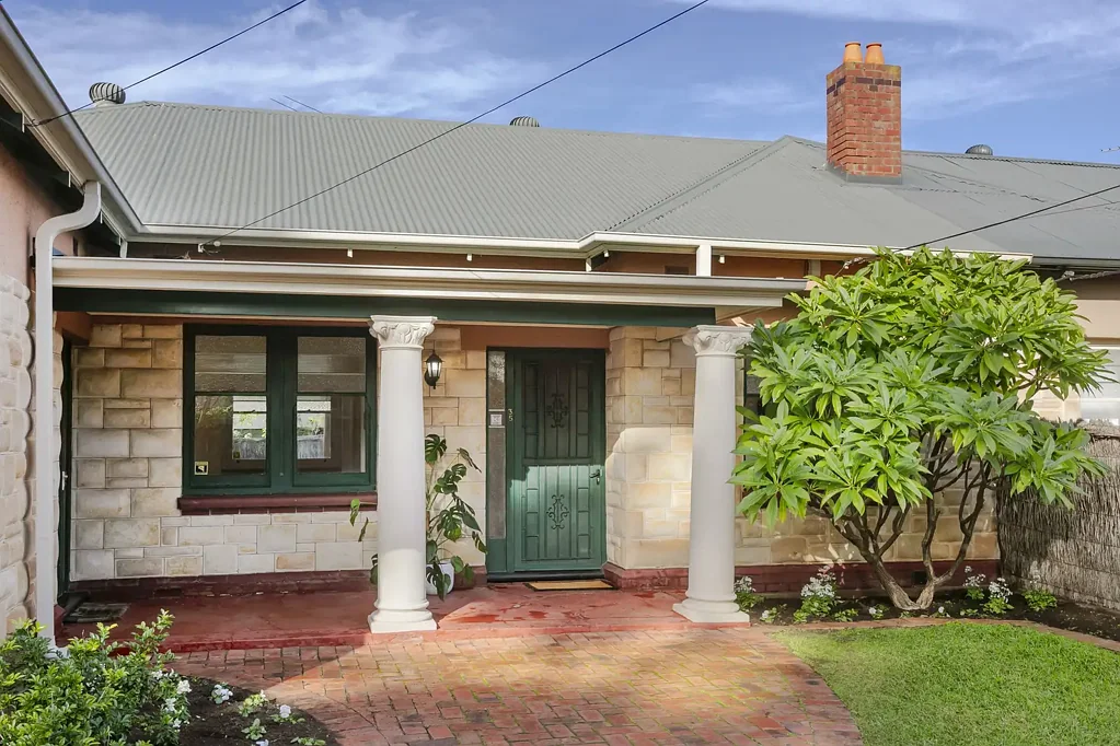 Prospect 2 Slaapkamer Charming Art Deco Character Home with Mid-Century and Vintage Influences