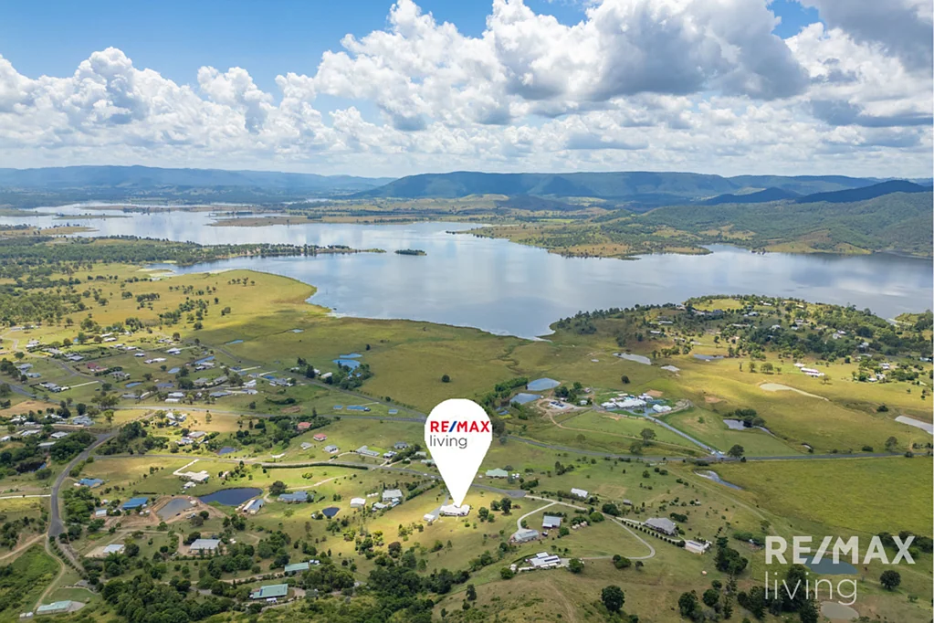 Hazeldean 4ห้องนอน Under Contract by Kathy Sweeney - Principal of RE/MAX Living