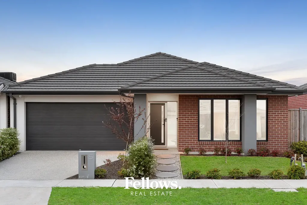 5 Balboa Road, Clyde North, VIC 3978
