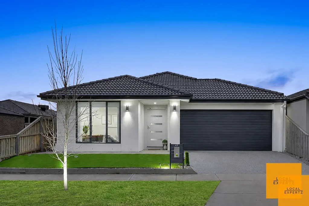 For Rent: Stylish & Spacious Four Bedroom Home in Prime Fraser Rise Location!!