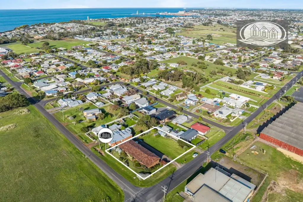 Portland 8 Bedroom Investment Buyer's Delight on Learmonth
