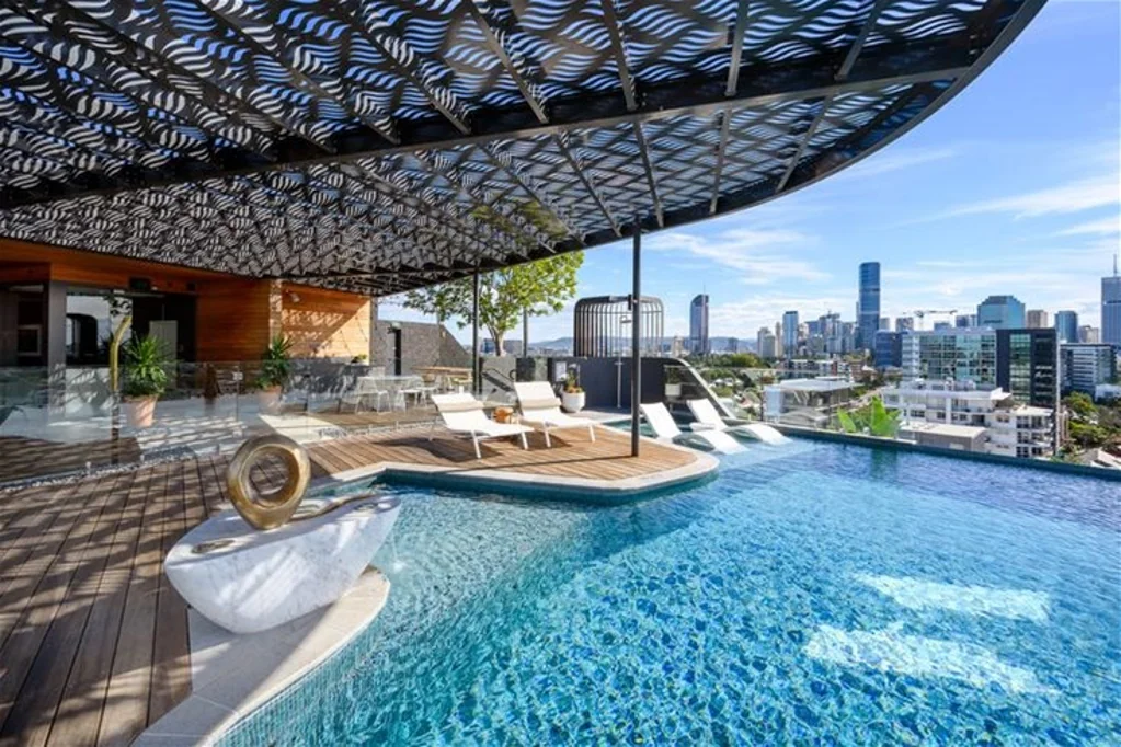 Surfers Paradise 2房  Indulge in Luxury and Comfort at the Pinnacle Location - Explore Your Dream Apartments!