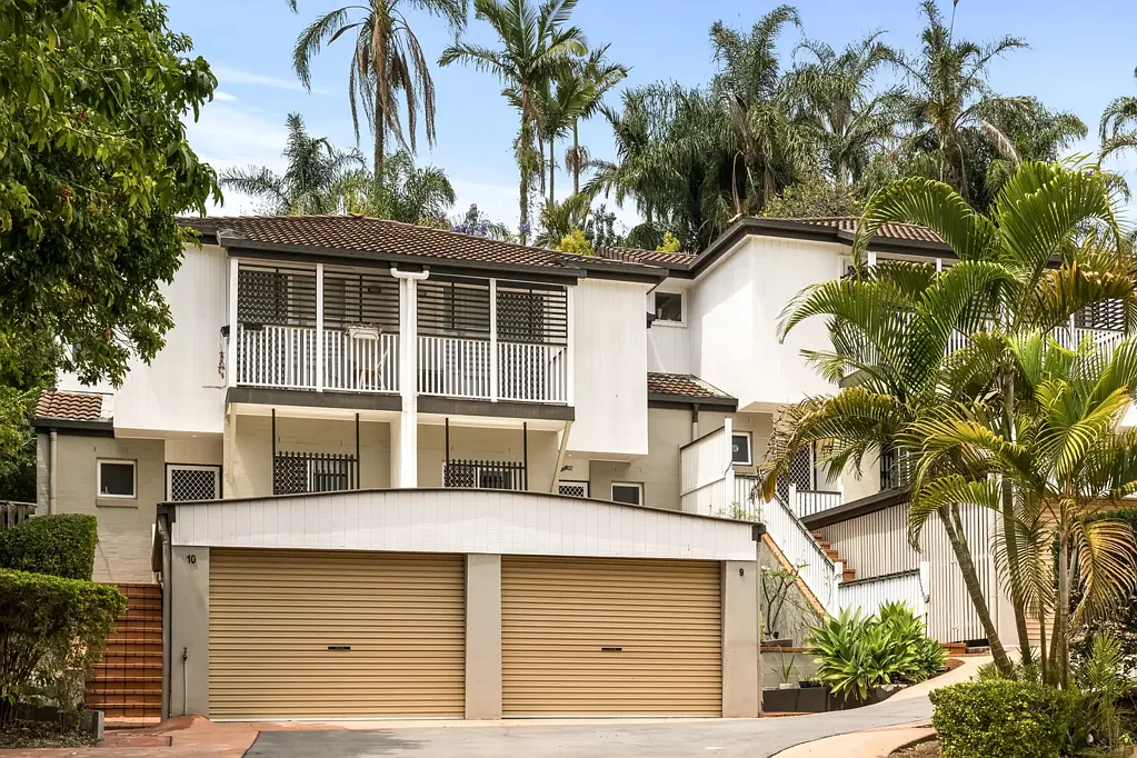 Toowong 2房 精品联排别墅 两室两卫 私人庭院 开放式布局 步行至Toowong Village 车库带储物 精品综合楼 Private, Practical & Perfectly Positioned