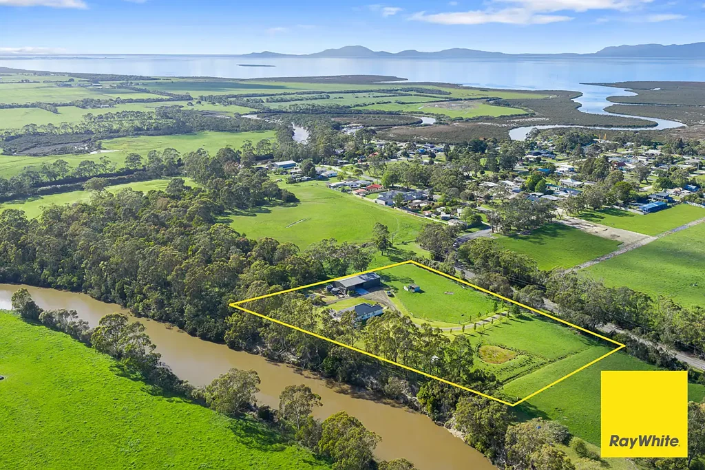 Port Franklin 3部屋 Unique riverfront lifestyle property, big shed on town edge!
