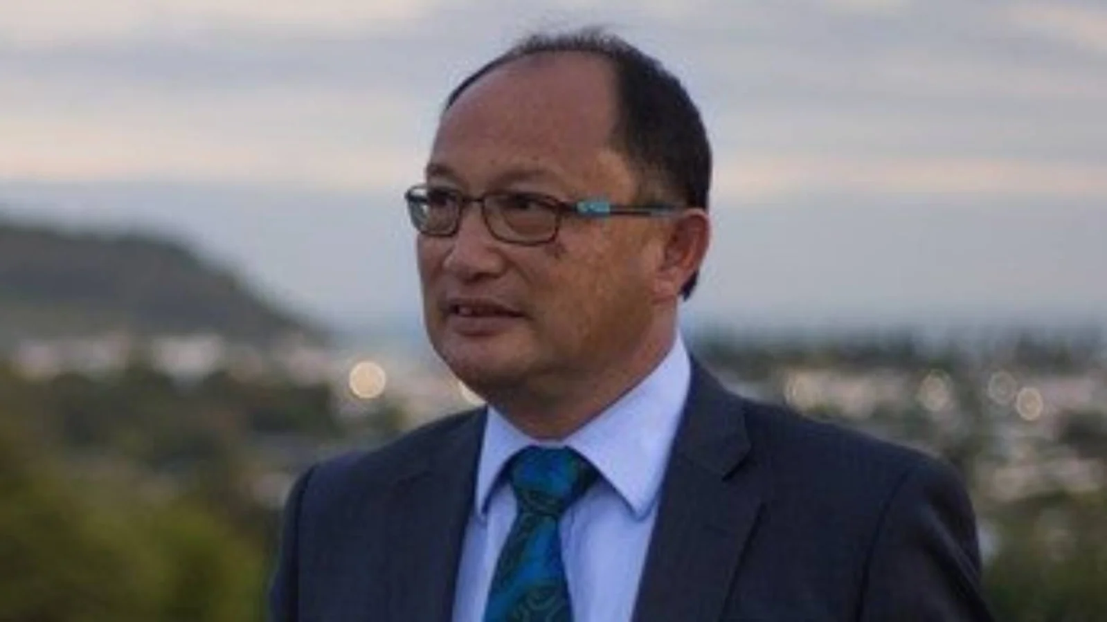 新西兰唯一华裔市长今日离任，上任18年，民众不舍欢送