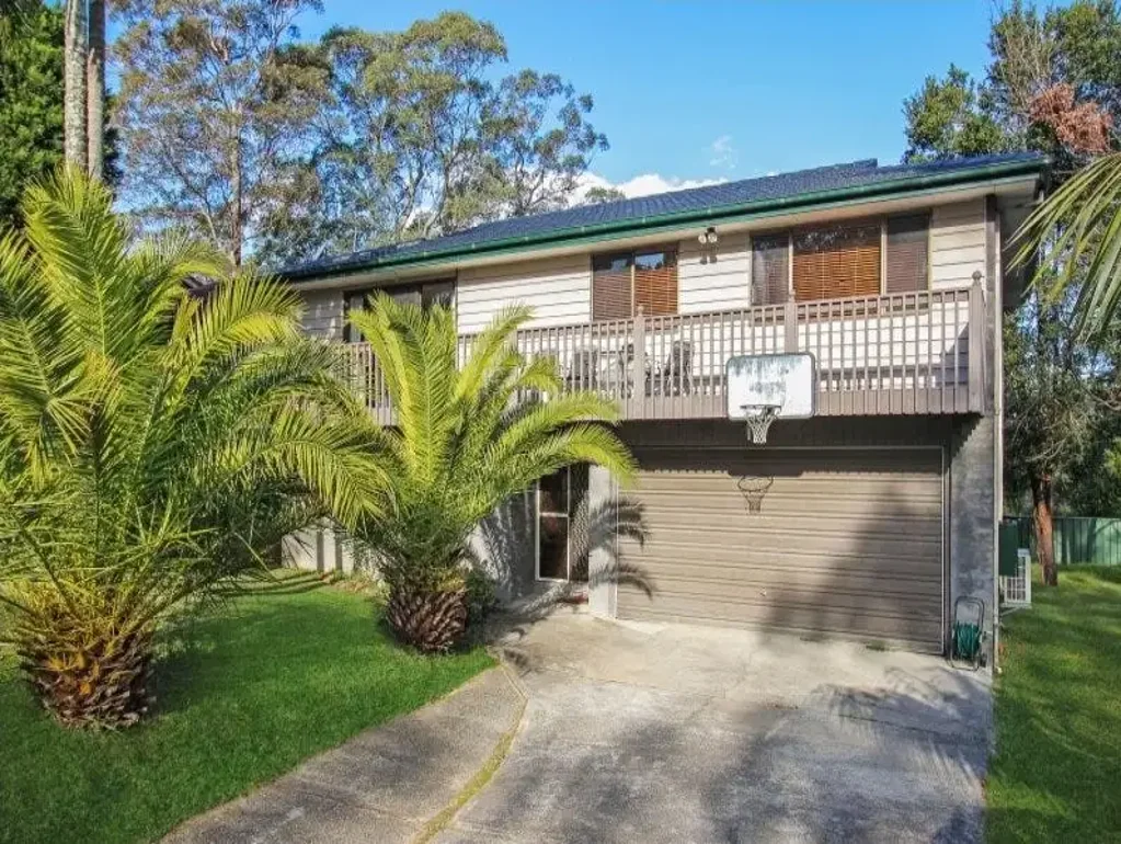 FAMILY HOME IN LEAFY STREET