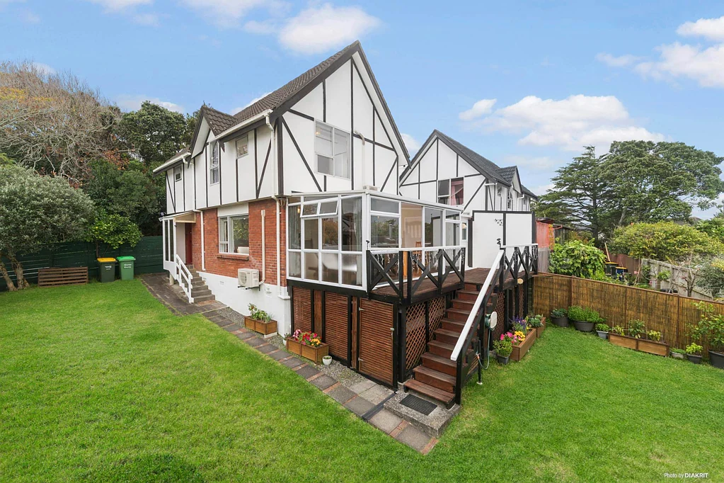 Glenfield 3房  Special offering with sunroom and two bathrooms!