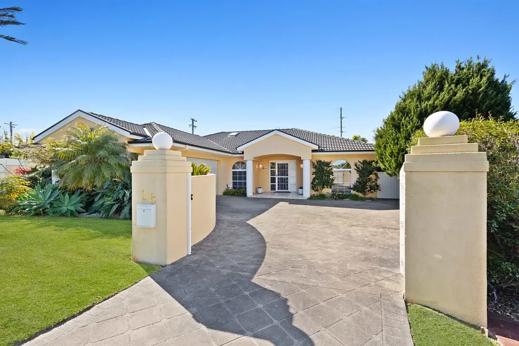 Ulladulla 3房  Hamptons Elegance with Coastal Charm