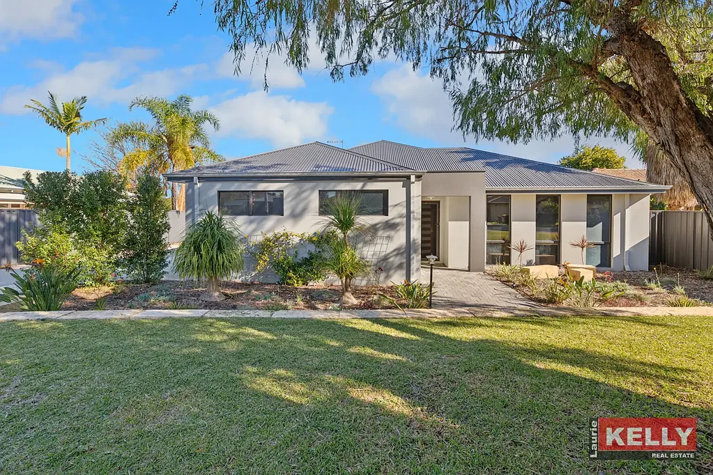 BEAUTIFUL MODERN RESIDENCE - WALK TO BELMONT FORUM