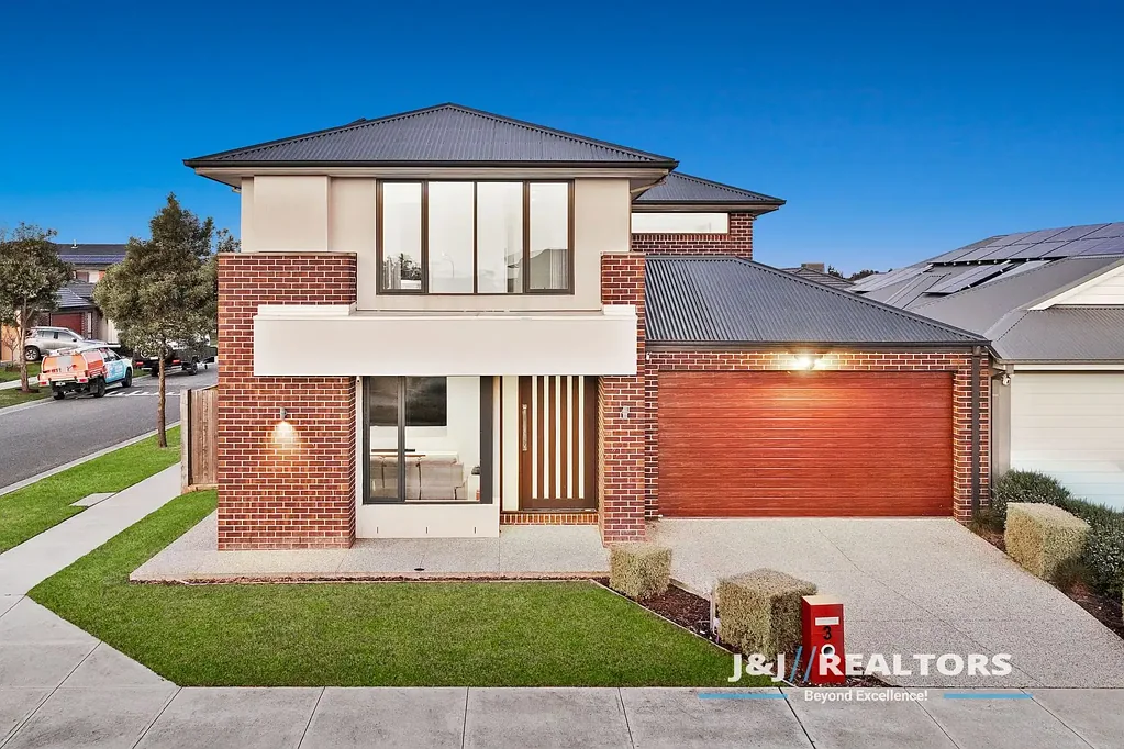 Officer South 4બેડરૂમ Magnificently presented family home featuring high quality upgrades!