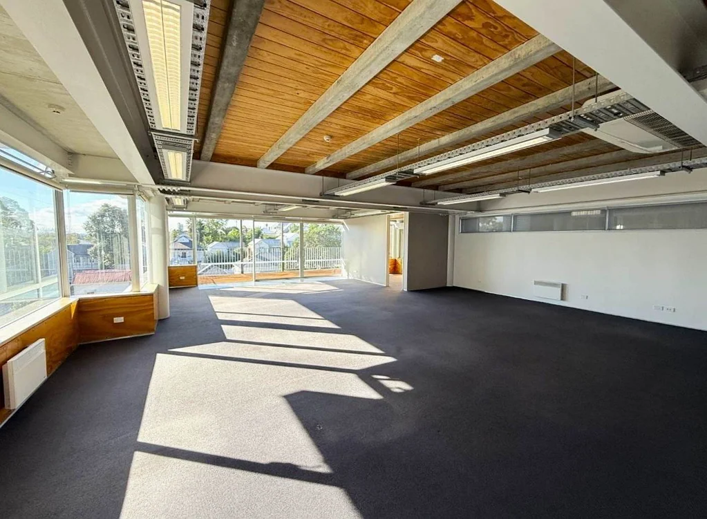 Ponsonby  SUN-FILLED PONSONBY OFFICE WITH BALCONY