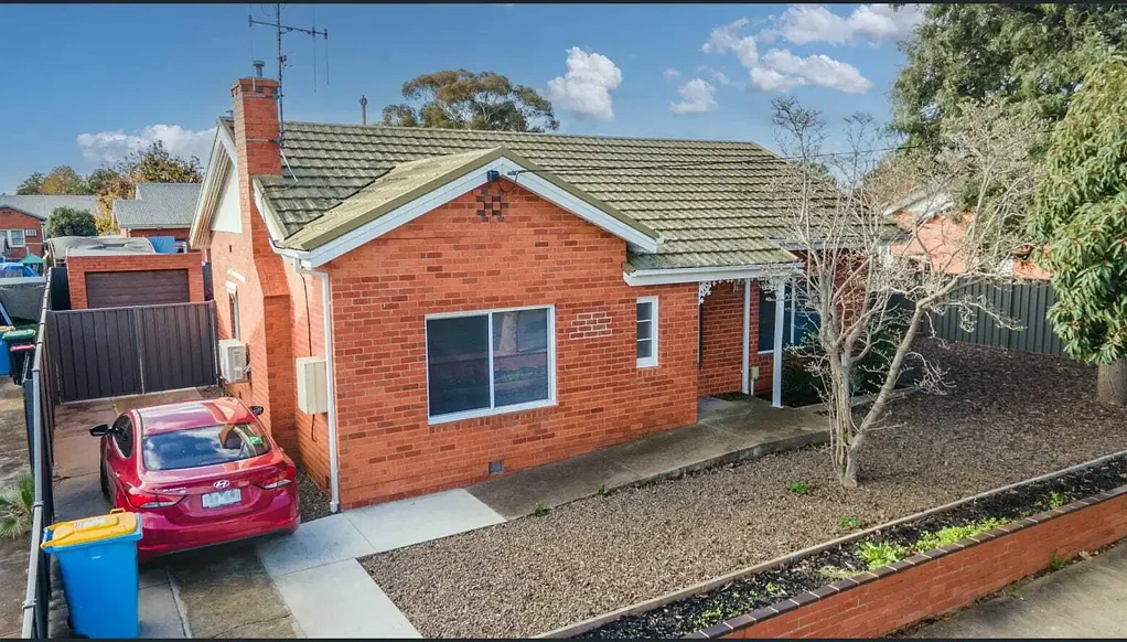 REFURBISHED 3 BEDROOM- SOUTH CENTRAL