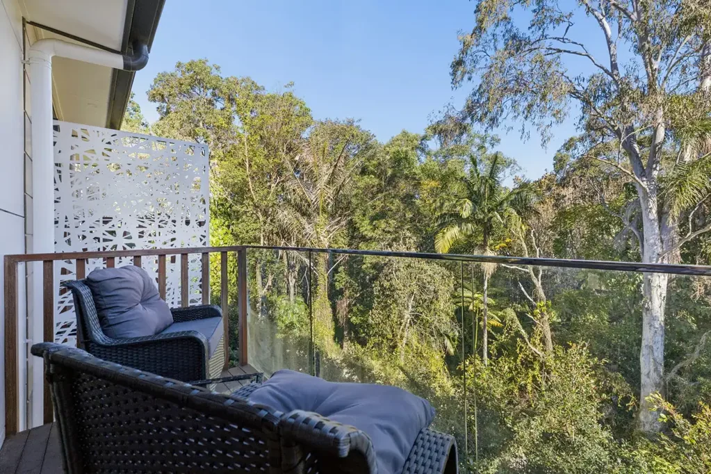 Greenslopes 3ਬੈੱਡਰੂਮ A Contemporary Tri-Level Retreat Among the Trees
