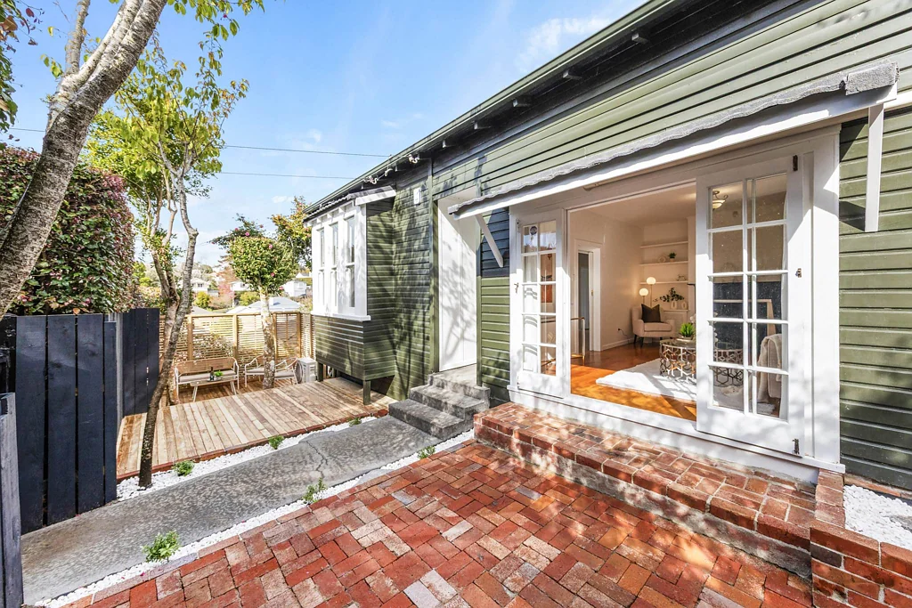 Remuera 3房 20年来首次上市！历史韵味+迷人景致，坐拥双文法校网，享受宁静时光！ First Time in 20 Years. Character and Views in DGZ