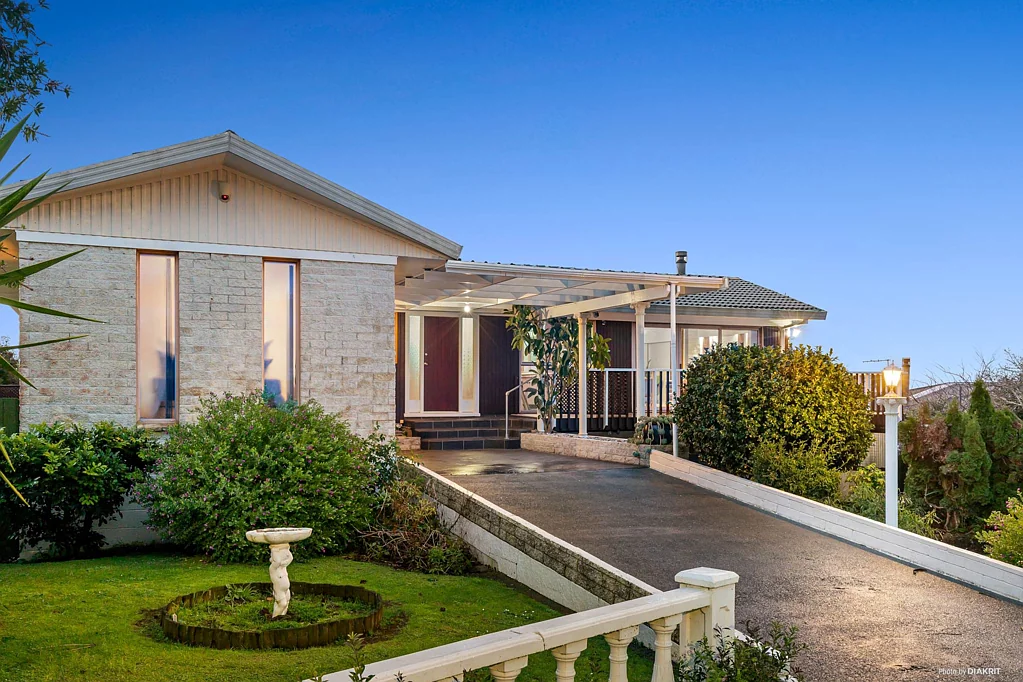 Charming Retro Gem with Stunning Views