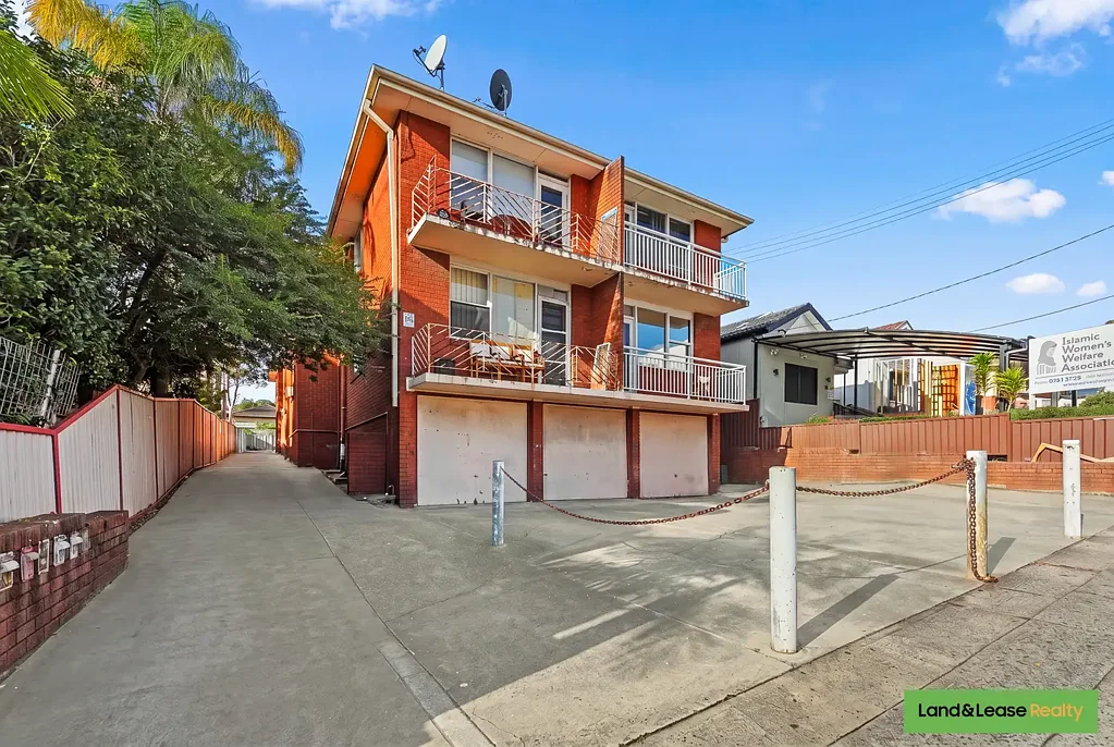 Lakemba 2غرفة نوم Light-Filled Elevated Ground Floor Apartment with Lock-Up Garage in a Prime Lakemba Location