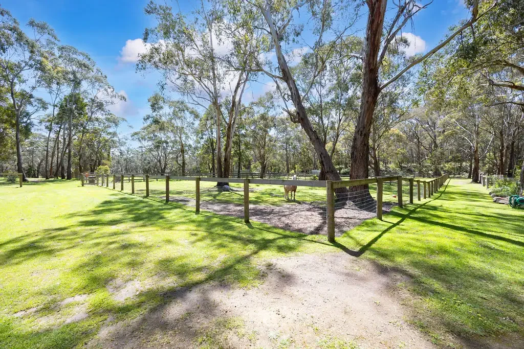 Gordon 4Kwarto Set On Over 14 Acres In The Peaceful Township Of Gordon, This Family Home Provides Country Charm And Modern Comfort.