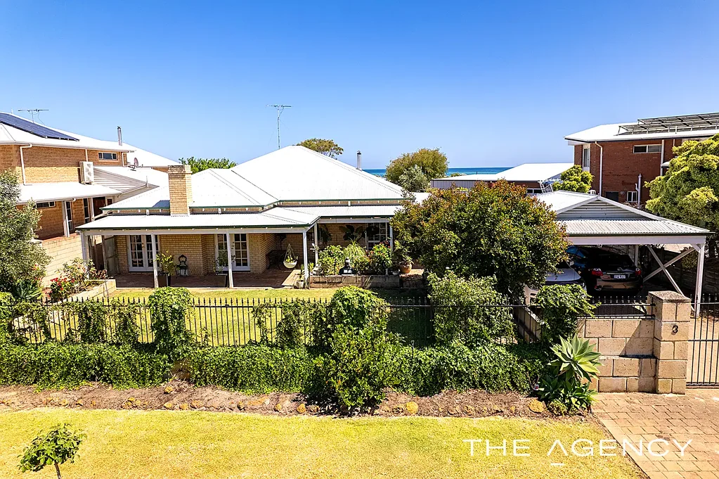 Wonnerup 4房  Premium Beachside Living Begins Here – Spacious 4x2 Family Haven on large 961sqm lot