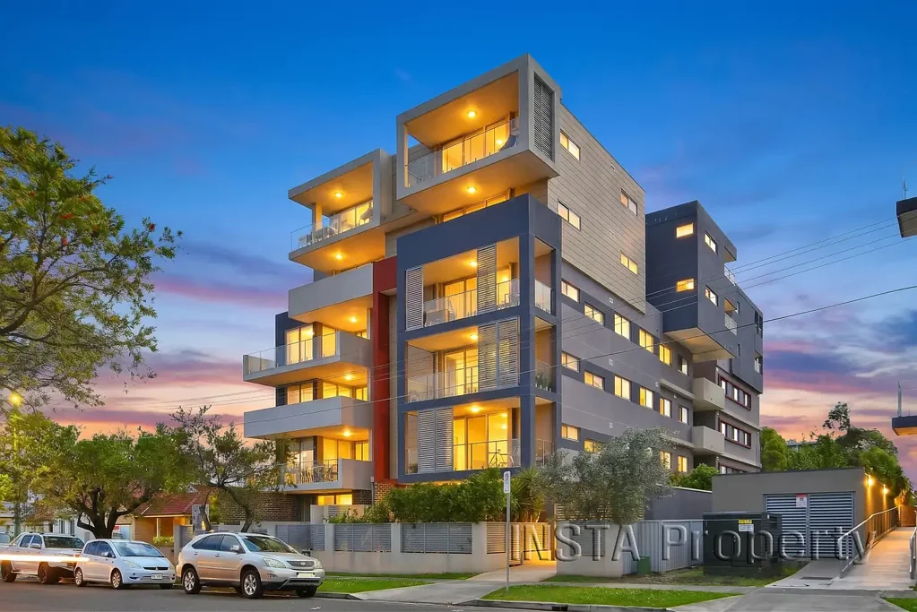 Bankstown 2कमरा IMPRESSIVE LOCATION, QUIET & CONVENIENT