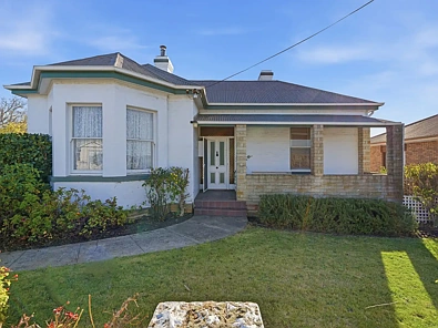 Moonah 4ਬੈੱਡਰੂਮ Timeless Character on Expansive Inner-Residential Allotment