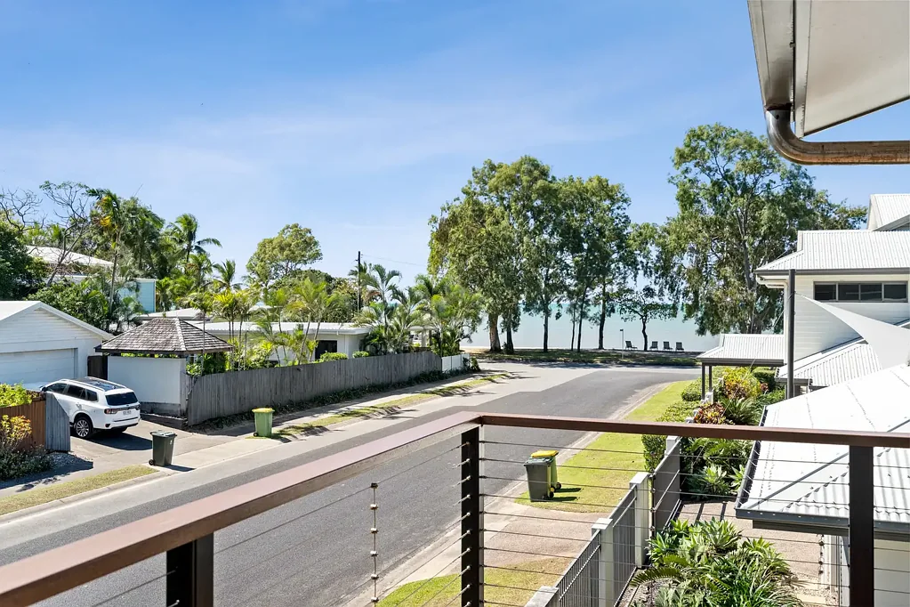 Clifton Beach 5房  Low-maintenance luxury just 100m from the sand.