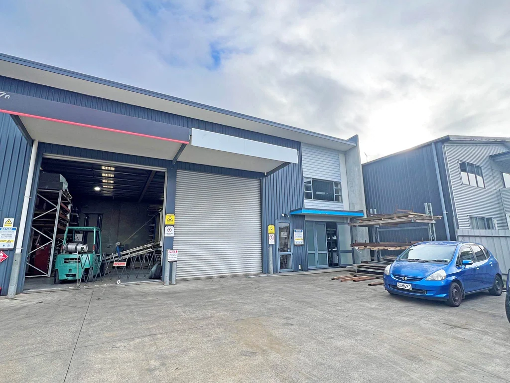 Pukekohe  HIGH STUD WAREHOUSING WITH OFFICE