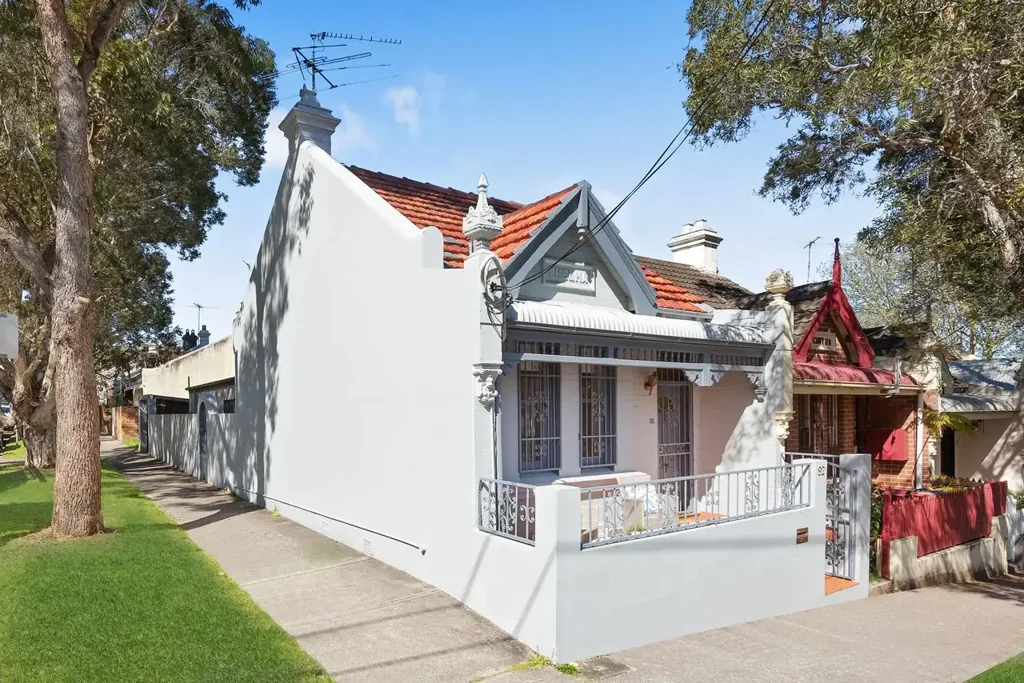Bondi Junction 3બેડરૂમ Charming Light Filled Semi Detached Home On A Desired Corner Position