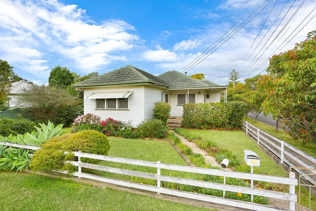 Wentworthville 3Kwarto Large Corner Block With Development Potential