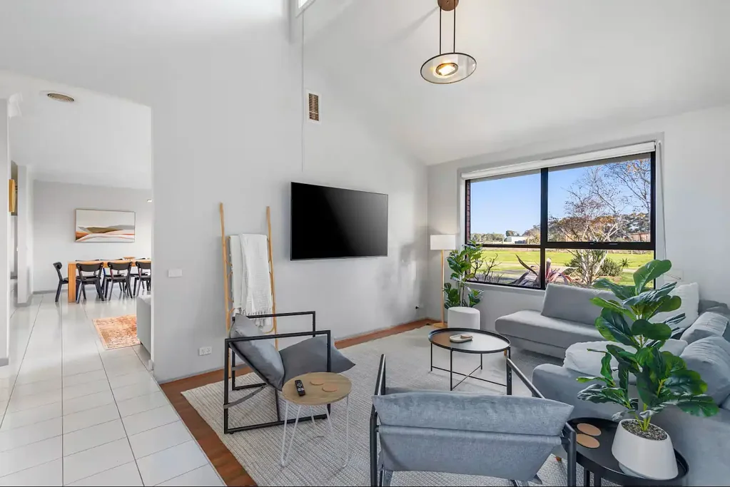 Werribee South 4ਬੈੱਡਰੂਮ Unrivaled Lifestyle & Prestige: Grand 4-Bedroom Sanctuary on 18 Acres with City Skyline Views