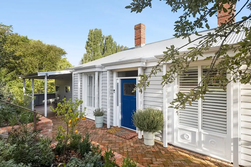 Daylesford 5部屋 Azidene House – A Rare Lake Precinct Residence with Garden Sanctuary & Guest Apartment