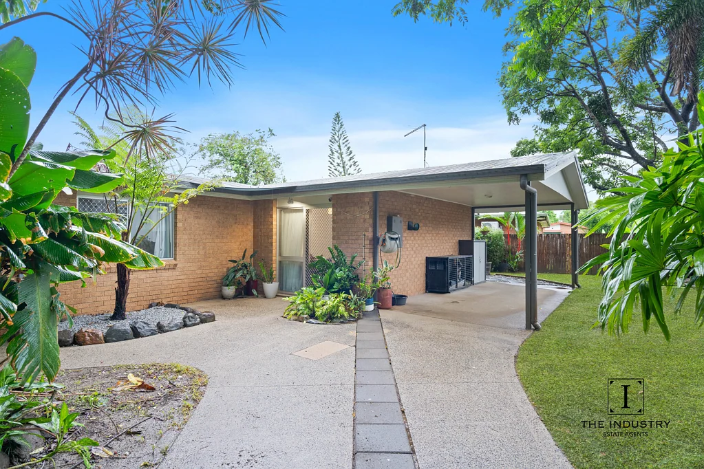 1 Fabris Street, Mooroobool, QLD 4870