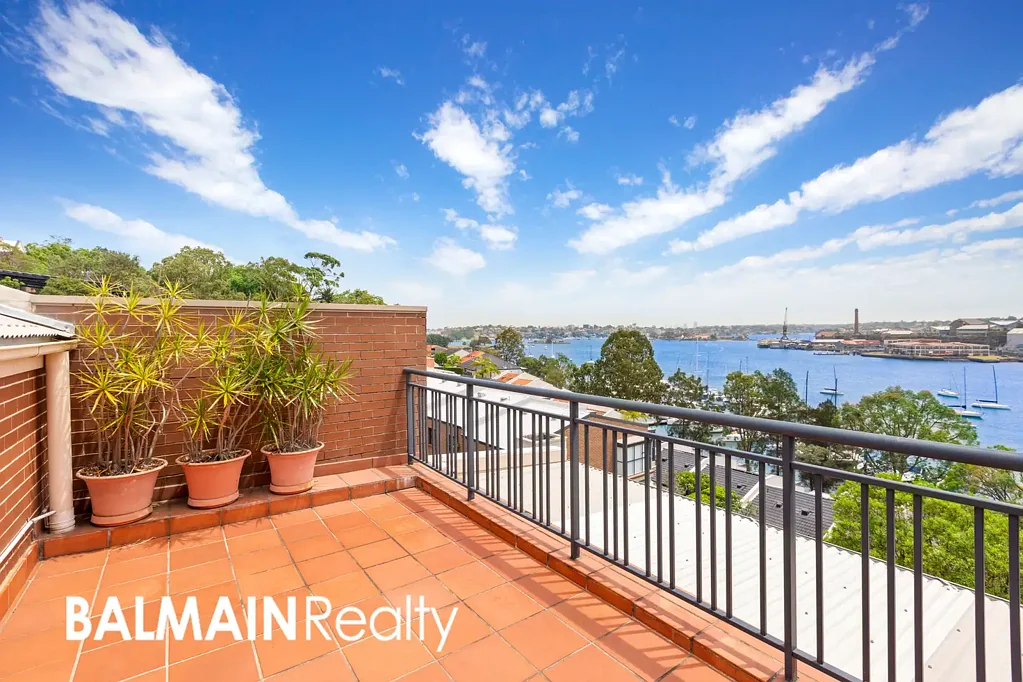 Well-Positioned in 'Hopetoun Quays' featuring Sunny North-West Balcony with Harbour Views