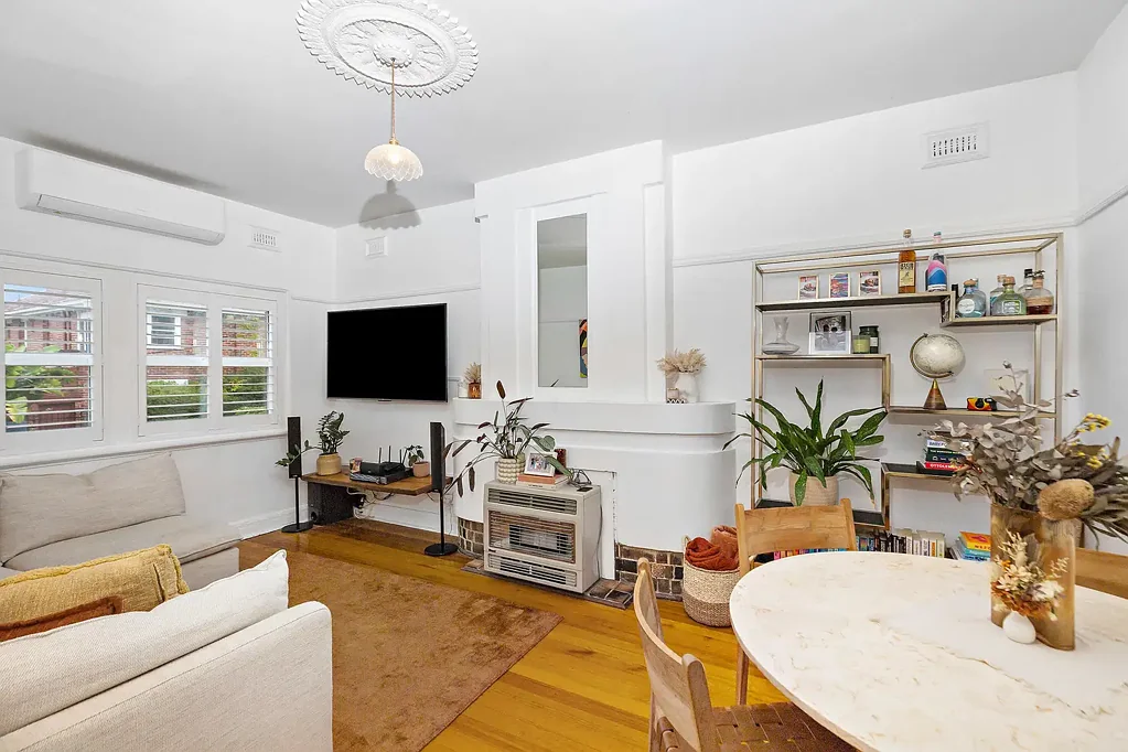 Boutique Apartment with Expansive North-Facing Courtyard & Deck
