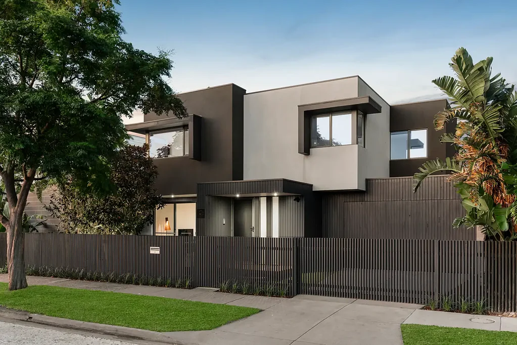 CONTEMPORARY LIFESTYLE ON THE BEACH EDGE!