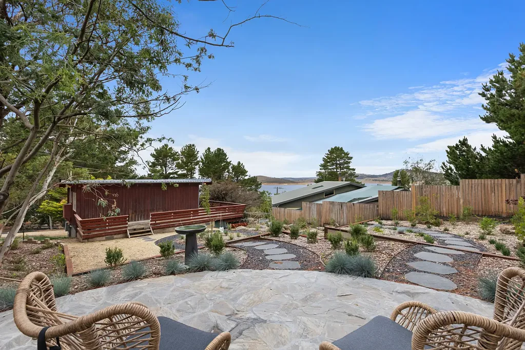 Old Adaminaby 3Moenga First Time Offered – Character-Filled Retreat by the Lake