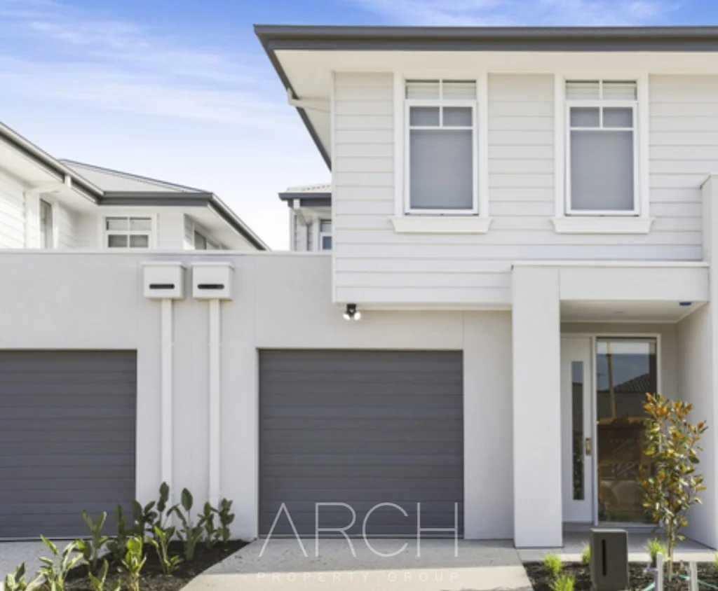 10 Pamir Circuit, Clyde North, VIC 3978