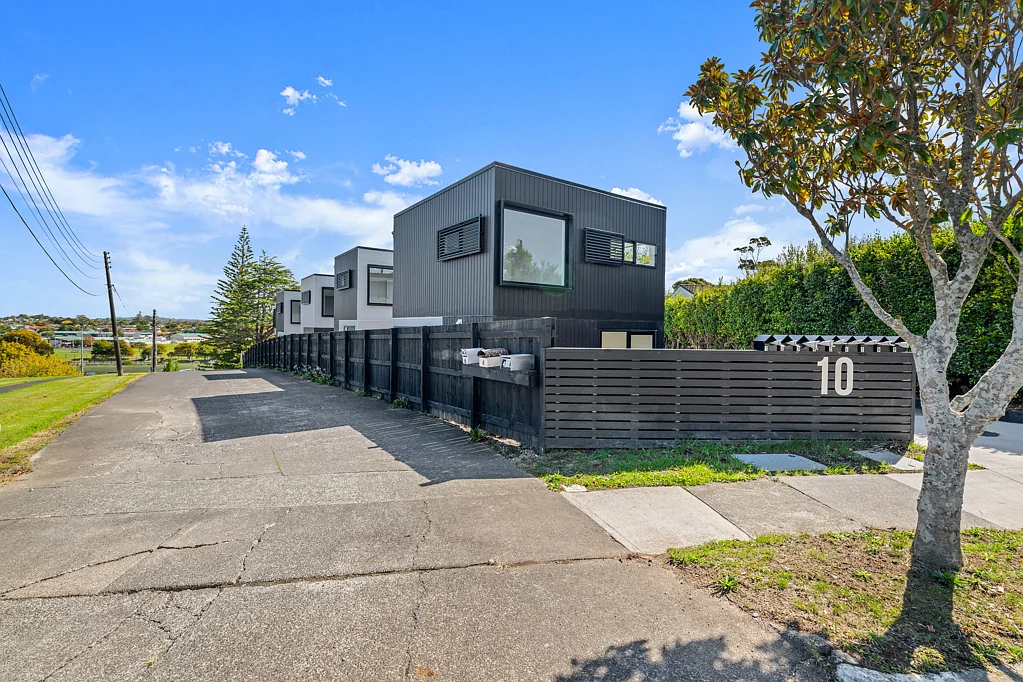 Bucklands Beach 2chambre Developer Says Sell - Significant Price Drop!