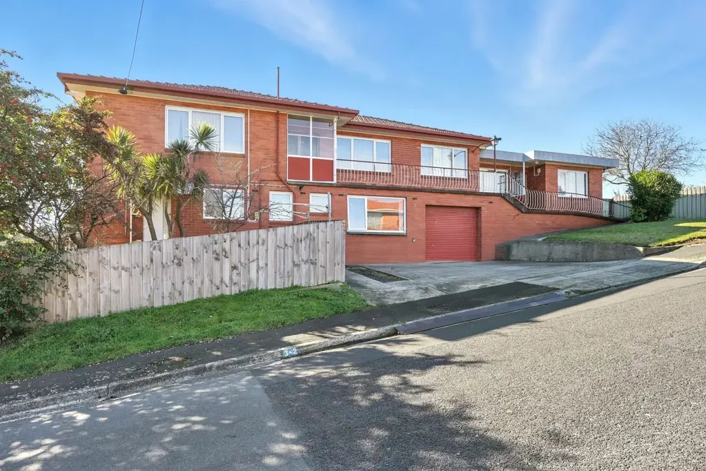 West Moonah 7 Bedroom Outstanding investment opportunity: block of four versatile units