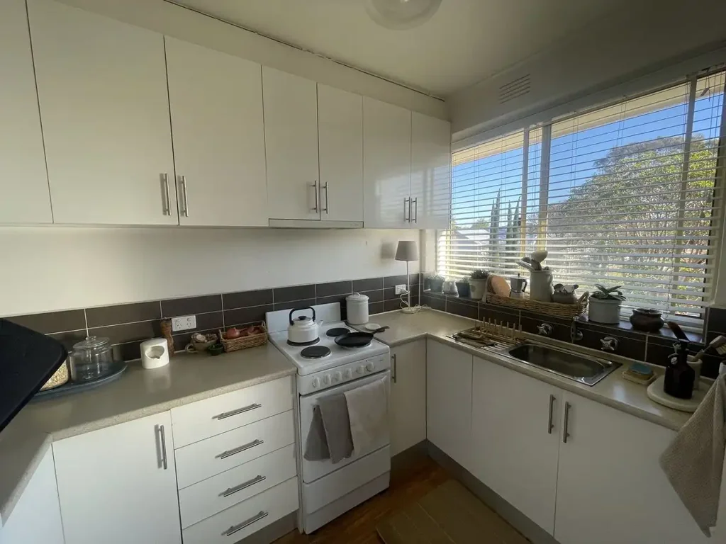 SPACIOUS ONE BEDROOM APARTMENT!