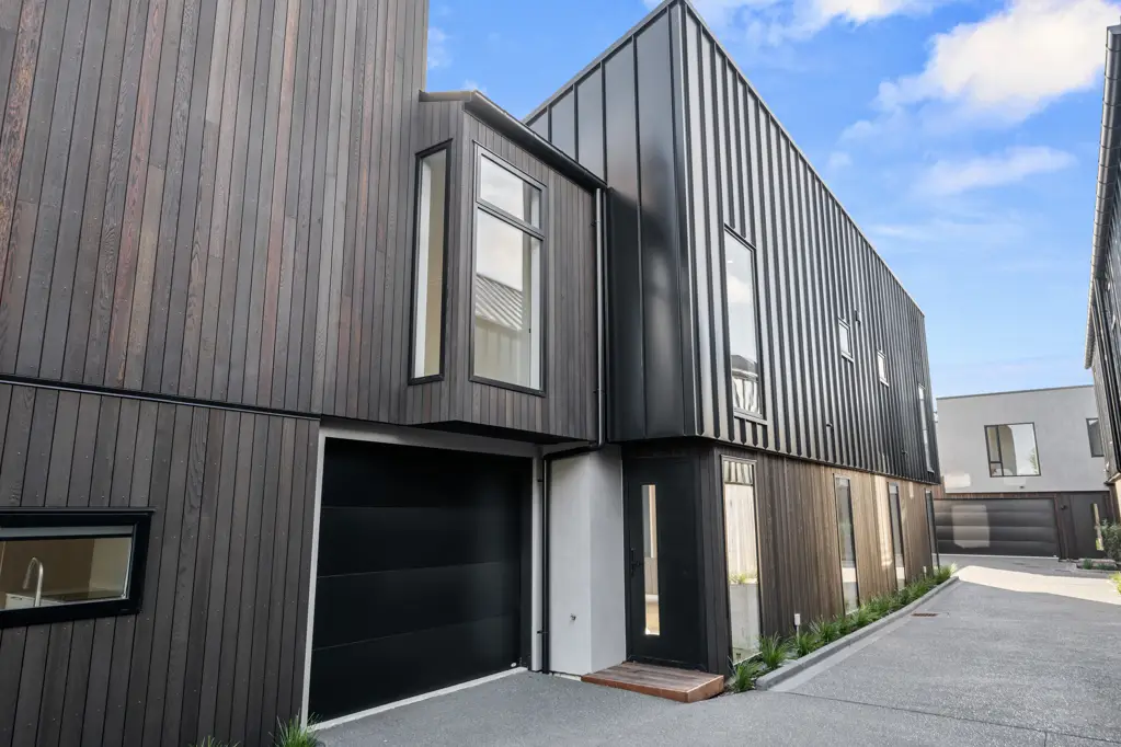 Saint Albans 3 Bedroom North-West Facing, Freehold Townhouse