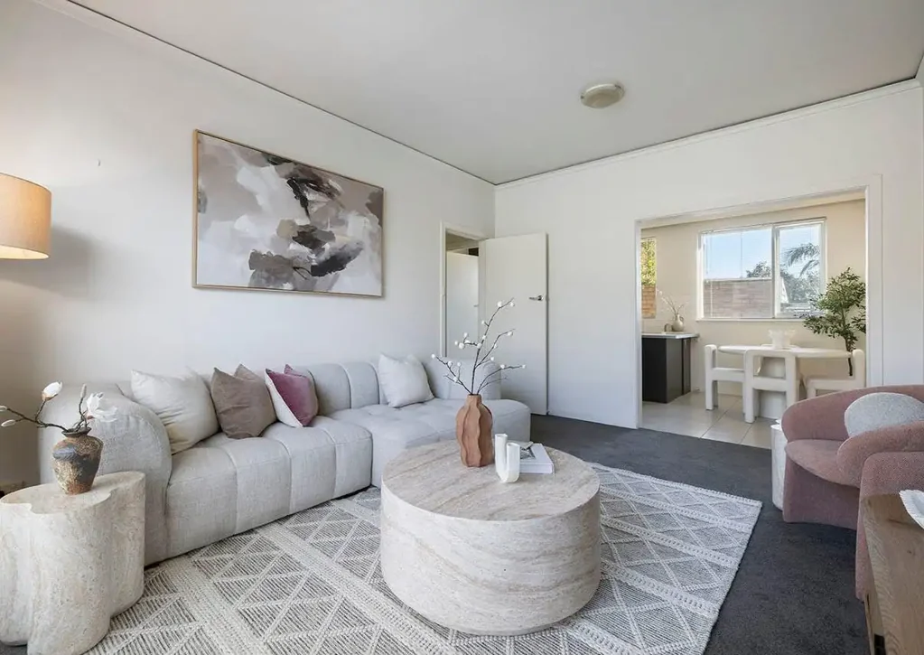 Spacious Ground Floor Apartment in Prime Elwood Location | FLARE REAL ESTATE