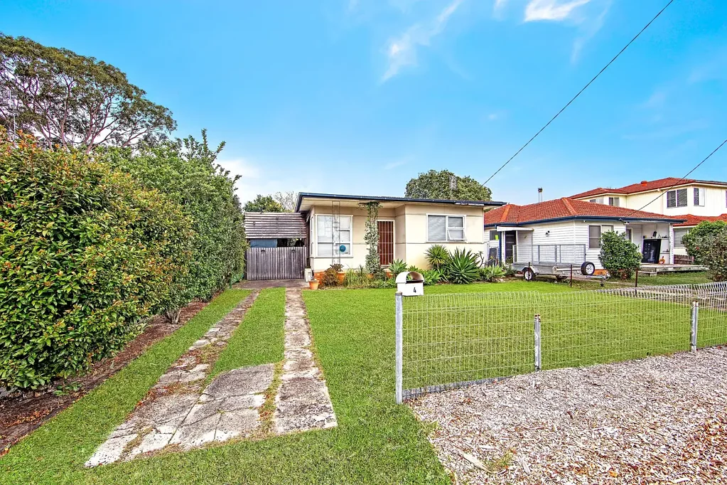 4 MacKenzie Avenue, Woy Woy, NSW 2256