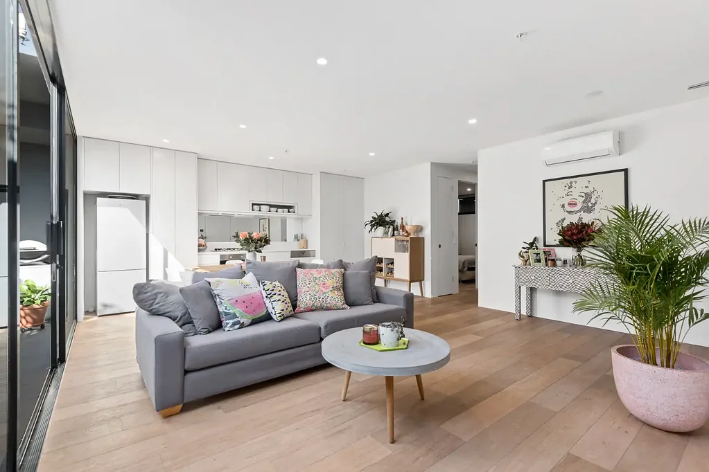Prahran 2침실 Designer ground floor apartment in leafy central location.
