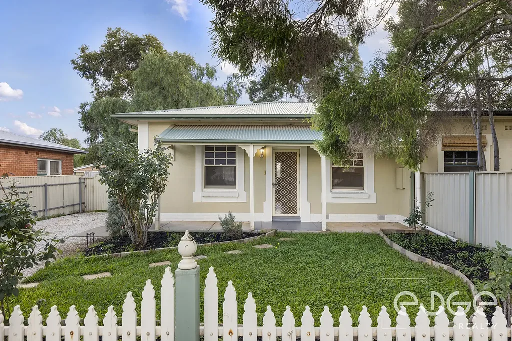 Elizabeth North 2房  Solid Brick Beauty with Classic Charm!