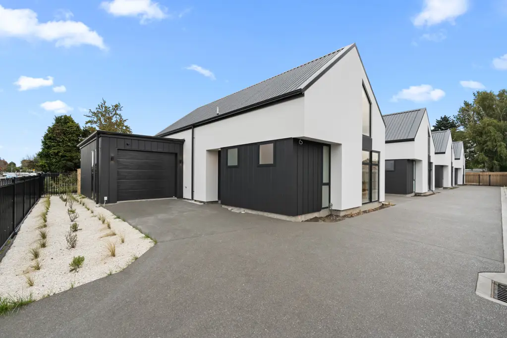 Redwood 3Habitaciones Standalone Townhouses with Freehold Title