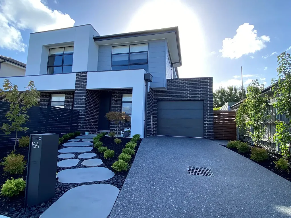 Modern 4 Bedroom Townhouse - SHORT TERM LEASE ONLY (Available from 1st August till 1st October)